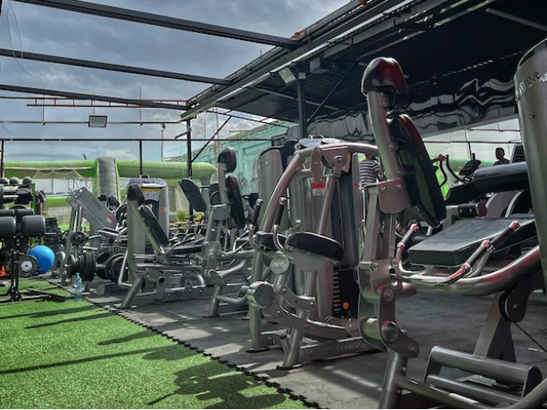 تصویر باشگاه ورزشی پرواز در اصفهان (fly gym)