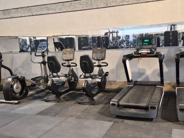 تصویر مجموعه ورزشی قصر آبی