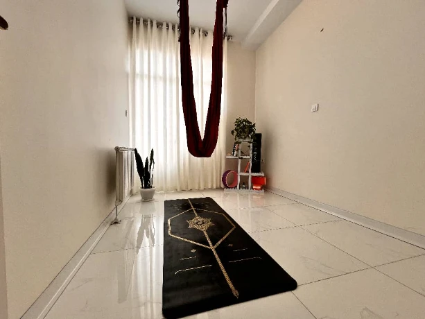 تصویر استودیو یوگا زری یوگا